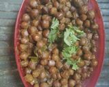 A picture of step 6 of Bihari style masala chana.