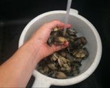 Foto del passaggio 3 della ricetta Sautè di Vongole alla giapponese
