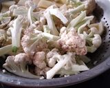 A picture of step 1 of Fried cauliflower in curd sauce.