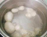 Hình bước làm 3 của món Trứng cút kho tiêu