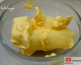 Foto langkah ke 3 dari resep Bolu Karamel atau Bolu Sarang Semut.