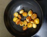 रेस्टॉरंट स्टाईल दम आलू (dum aloo receipe in marathi) रेसिपी स्टेप 2 फोटो 