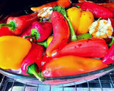 Foto del paso 4 de la receta: Ensalada de pimientos asados en salsa invertida del mismo asado