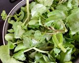 Hình bước làm 3 của món Canh Rau Xà Lách Xoong Thịt Bằm Thả Viên