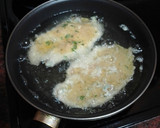 Foto del paso 6 de la receta: Pechuga de pollo rebozada y frita con papas fritas y ensalada