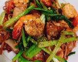 Hình bước làm 4 của món Mì gạo lứt xào tôm thịt