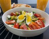 Une image de l'étape 2 de Salade thon avocat tomate 🍅.