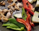 Foto del paso 7 de la receta: Salteado de pollo con garbanzos y hortalizas al curry