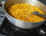 A picture of step 4 of Pakode curry.