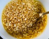 Hình bước làm 3 của món Salad bông chuối, cải mầm ngọt, và cá hồi