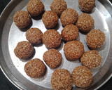 તલના લાડુ(Tal na laddu recipe in Gujarati) રેસીપી સ્ટેપ4ફોટો