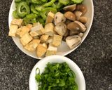 Hình bước làm 1 của món Đậu kho nấm khổ qua