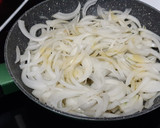 Foto del paso 1 de la receta: Tortilla de morcilla de Burgos y cebolla