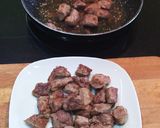 Foto del paso 2 de la receta: Lagarto ibérico con vino blanco y champiñones
