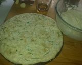 Foto del paso 4 de la receta: Foccacia de cebolleta, romero y queso
