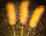 Corn dog recept fázis 4 fotója