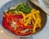 Foto del paso 3 de la receta: Salteado de ternera con pimientos tricolor y champiñones