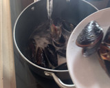 Foto del paso 2 de la receta: Mejillones en salsa picante | Receta exprés