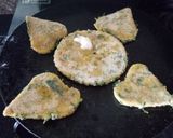 A picture of step 4 of Jowar methi paratha.