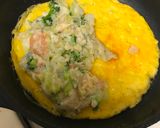 A picture of step 7 of Shrimp omellet.