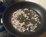 Une image de l'étape 2 de Velouté de cèpes à l'échalote, ail et huile d'olive.
