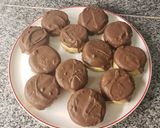 Foto del paso 8 de la receta: Alfajores de chocolate con manteca de maní