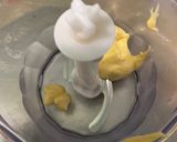 Une image de l'étape 3 de Sauce salade épicée à l'oignon rouge et persil.