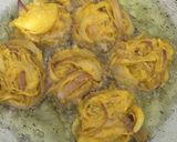 A picture of step 2 of Onion Pakora.
