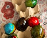 A picture of step 4 of How to Dye Eggs for Easter Bread (Mona de Pascua).