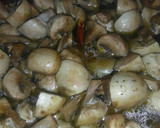 Foto del paso 4 de la receta: Champiñones picantes con huevo y chistorra