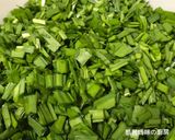 A picture of step 2 of Stir-Fried Eggs with Garlic Chives.