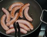 Foto del paso 2 de la receta: Salchichas frescas al vino blanco