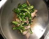 三層肉炒糯米椒的食譜步驟3照片