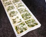 Une image de l'étape 4 de Cubes d'herbes aromatiques à l'huile d'olive.