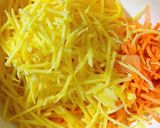 Hình bước làm 2 của món Salad xoài, lựu và cá khô