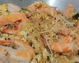 Gambar langkah 5 resipi Phad Thai Goong.