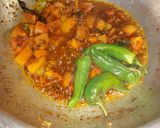 A picture of step 8 of Allu Karahi.
