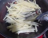Foto langkah ke 4 dari resep Tumis kentang ala yenni.