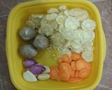 Foto langkah ke 1 dari resep Baby corn and meat ball soup.