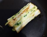 Foto langkah ke 3 dari resep Cheese Egg Bread Roll.