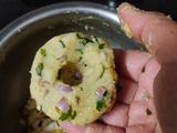 लेफ्ट ओवर पोहा डोनट्स(left over poha doughnut recipe in hindi)