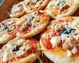 صورة لخطوة 3 من وصفة 🍕ميني بيتزا بوصلة اقتصادية والنتيجة واعرة 🍕و العجينة تخرجو منها انواع وانواع تاع مملحات