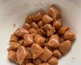 Foto del paso 1 de la receta: Longaniza de pollo al vino con champiñones