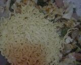 Foto langkah ke 5 dari resep Mie Goreng Pedas Spesial.