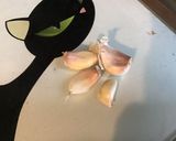 Une image de l'étape 6 de Poêlée de chanterelles à l oignon de roscoff et romarin frais.