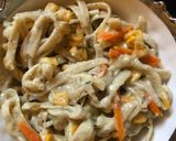 A picture of step 4 of Linguine white sauce pasta.