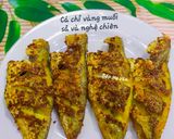 Hình bước làm 4 của món Cá chỉ vàng muối sả và nghệ chiên