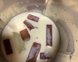 A picture of step 1 of Kitkat thandai Shake.