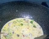 Foto langkah ke 5 dari resep Conchiglie Broccoli Mushroom Carbonara.