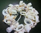 Foto langkah ke 4 dari resep Tumis Brokoli Cumi.